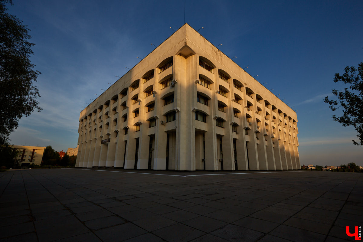 Как в совмоде сочетаются одновременно функциональность и воздушность? «Ключ-Медиа» попробовал разобраться, составив обзор владимирских зданий в стиле советского модернизма по мотивам лекции члена Союза архитекторов России Людмилы Басмановой.